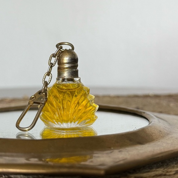 Elegant Yellow Glass Perfume Bottle - Picture 6 of 6